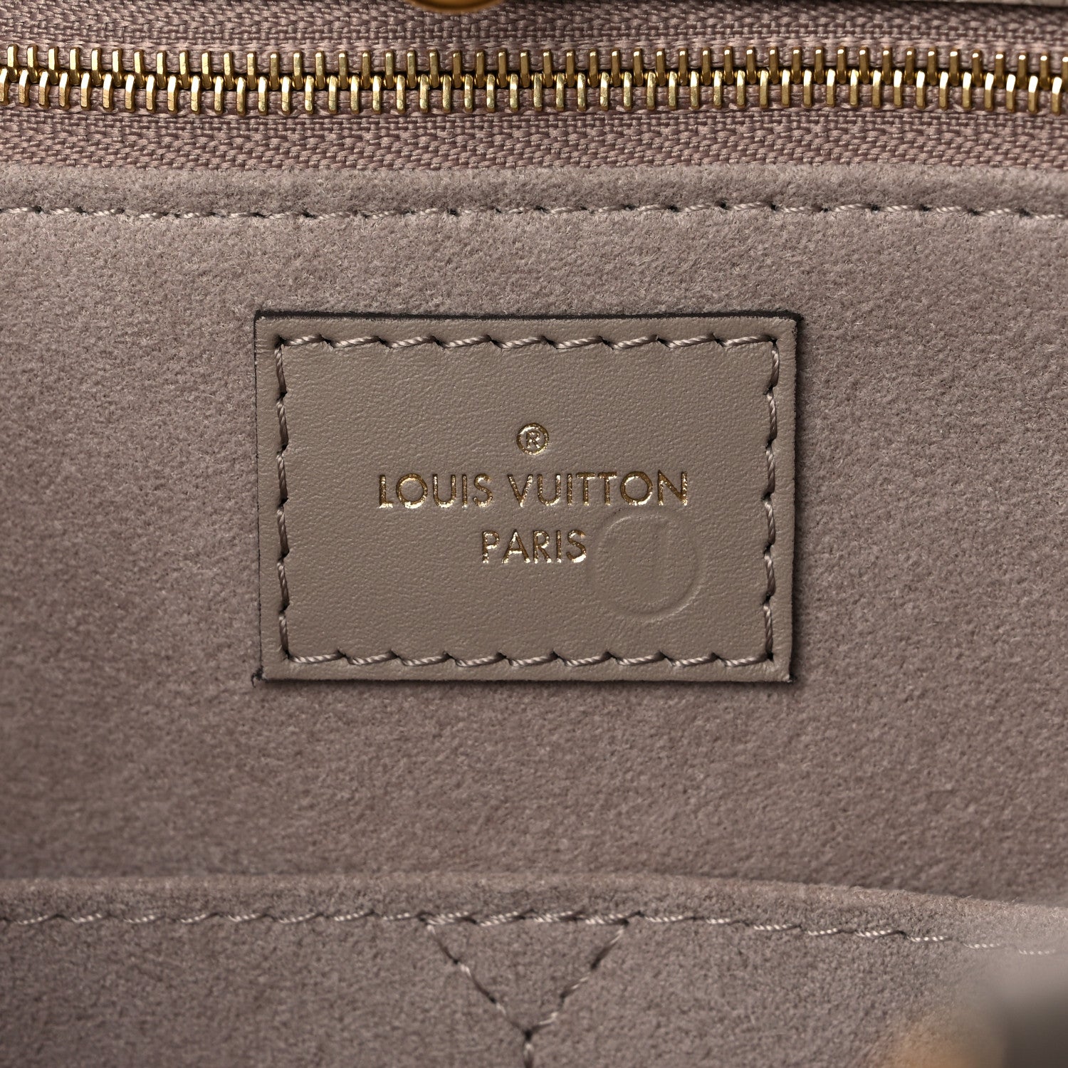Louis Vuitton Empreinte Monogram Giant Onthego MM Tourterelle 6 of 8