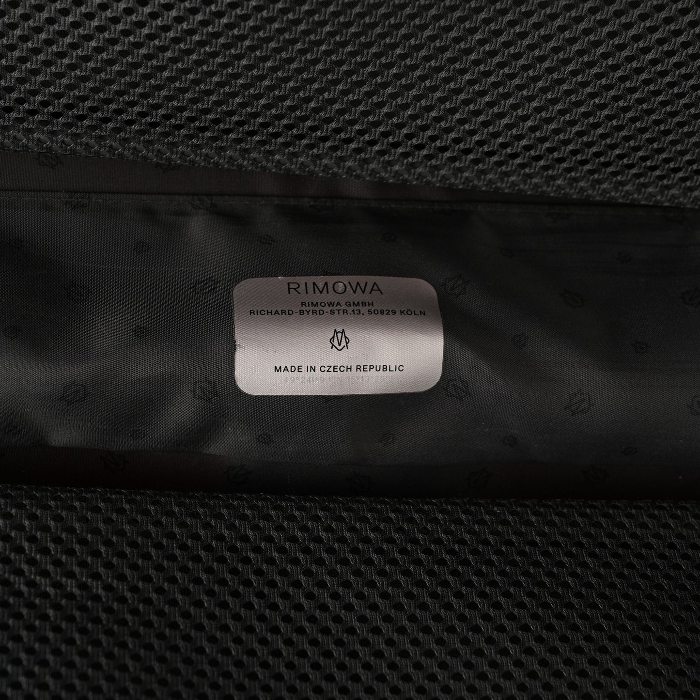 Gloss Polycarbonate Essential Check-In L Gloss Red