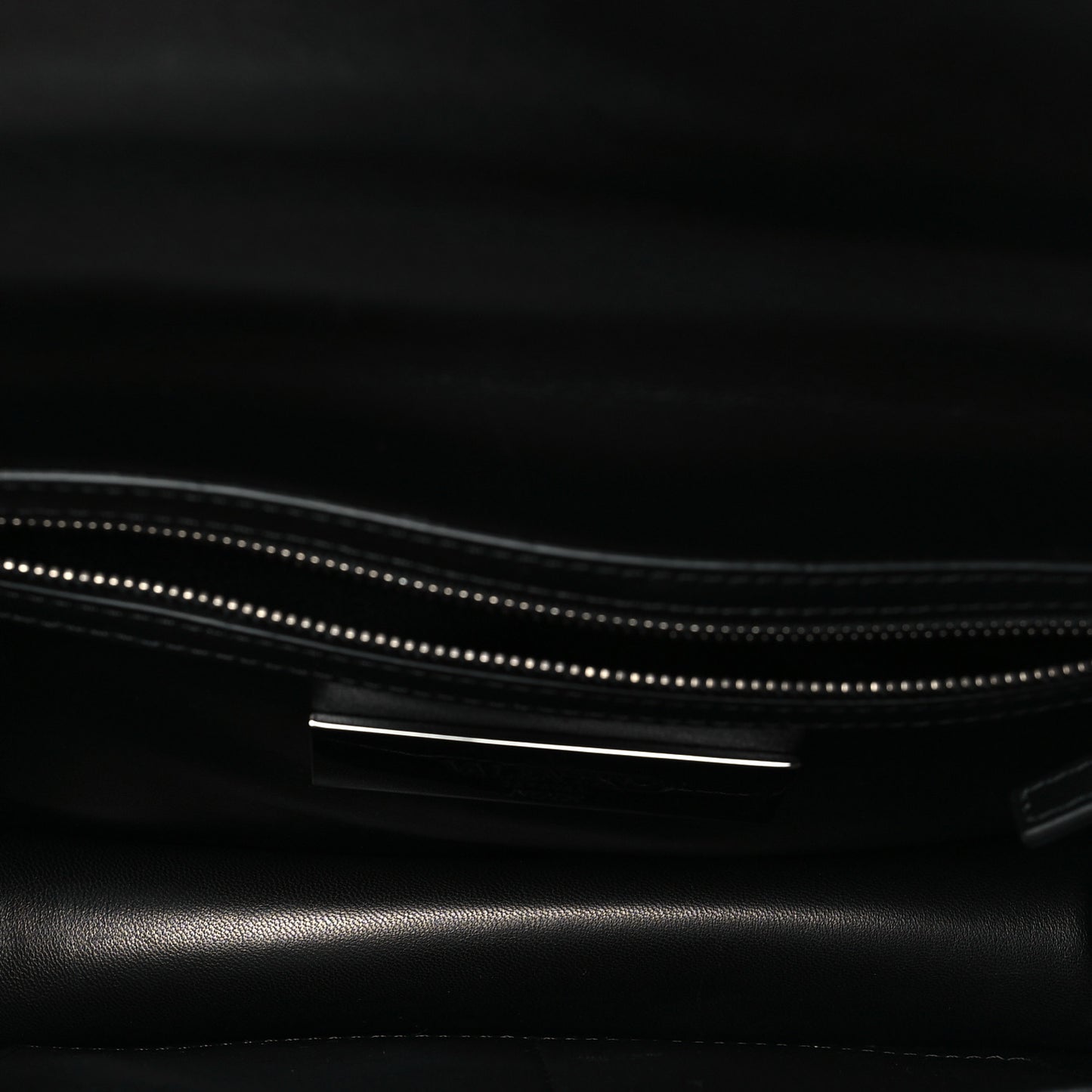 Vitello Medium Glam Lock Rockstud Flap Black