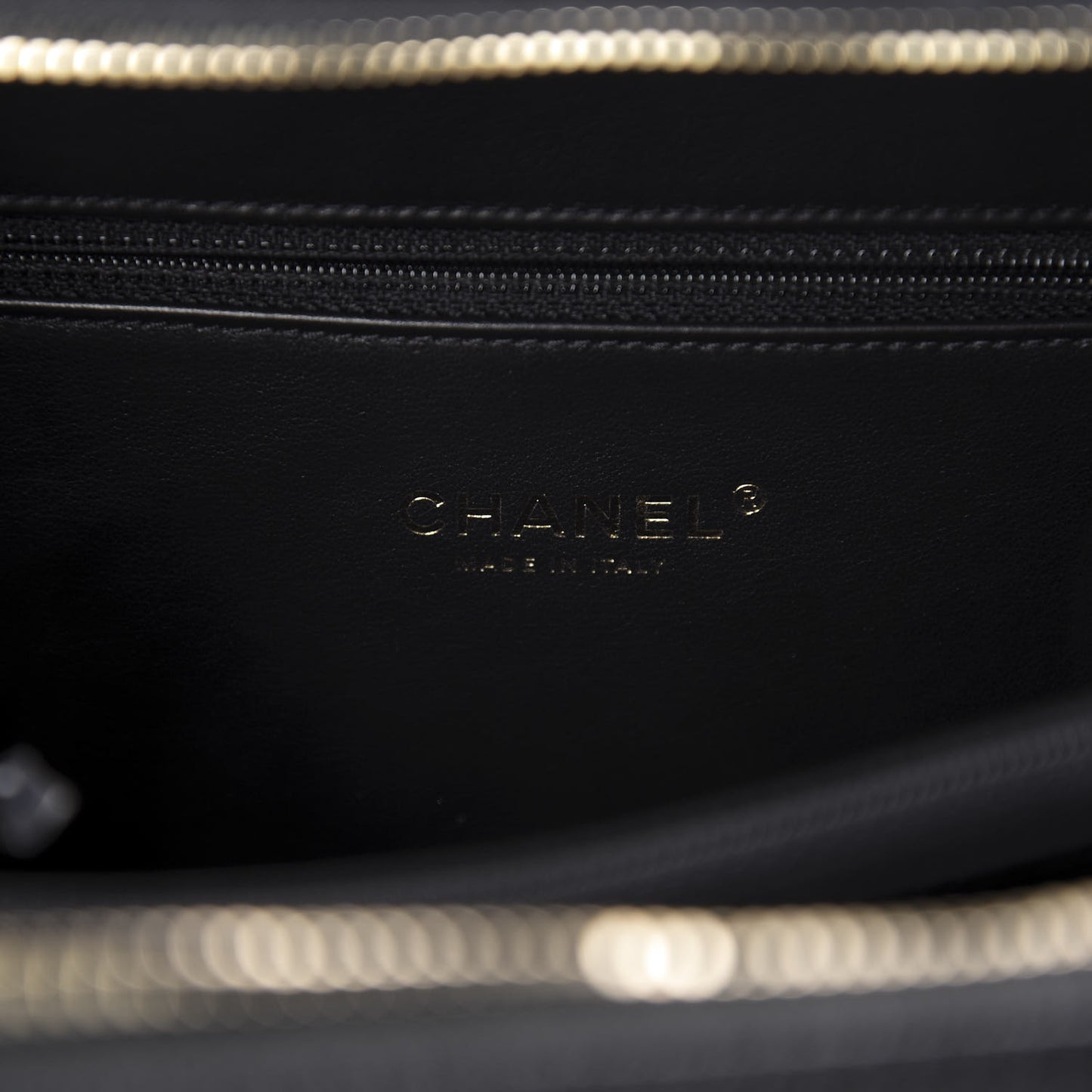 Caviar Quilted Medium CC Filigree Vanity Case Black