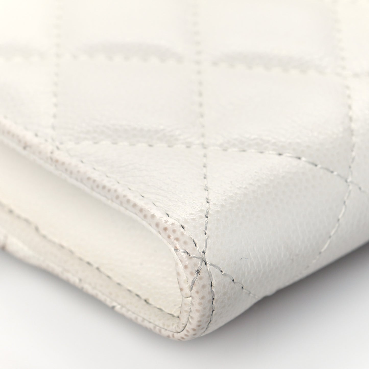 Caviar Quilted My Everything Clutch With Chain White Black