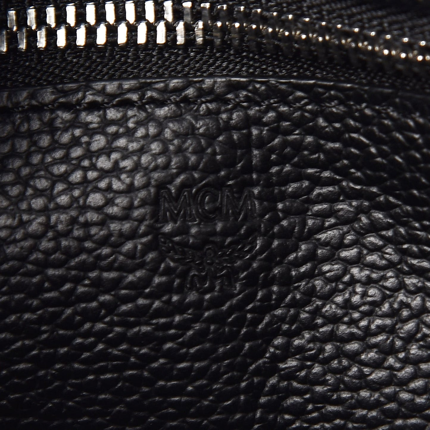 Grained Calfskin Visetos Medium Sarah Hobo Black