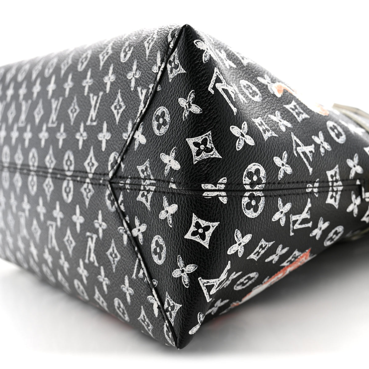 Calfskin Catogram Alma Souple MM Black