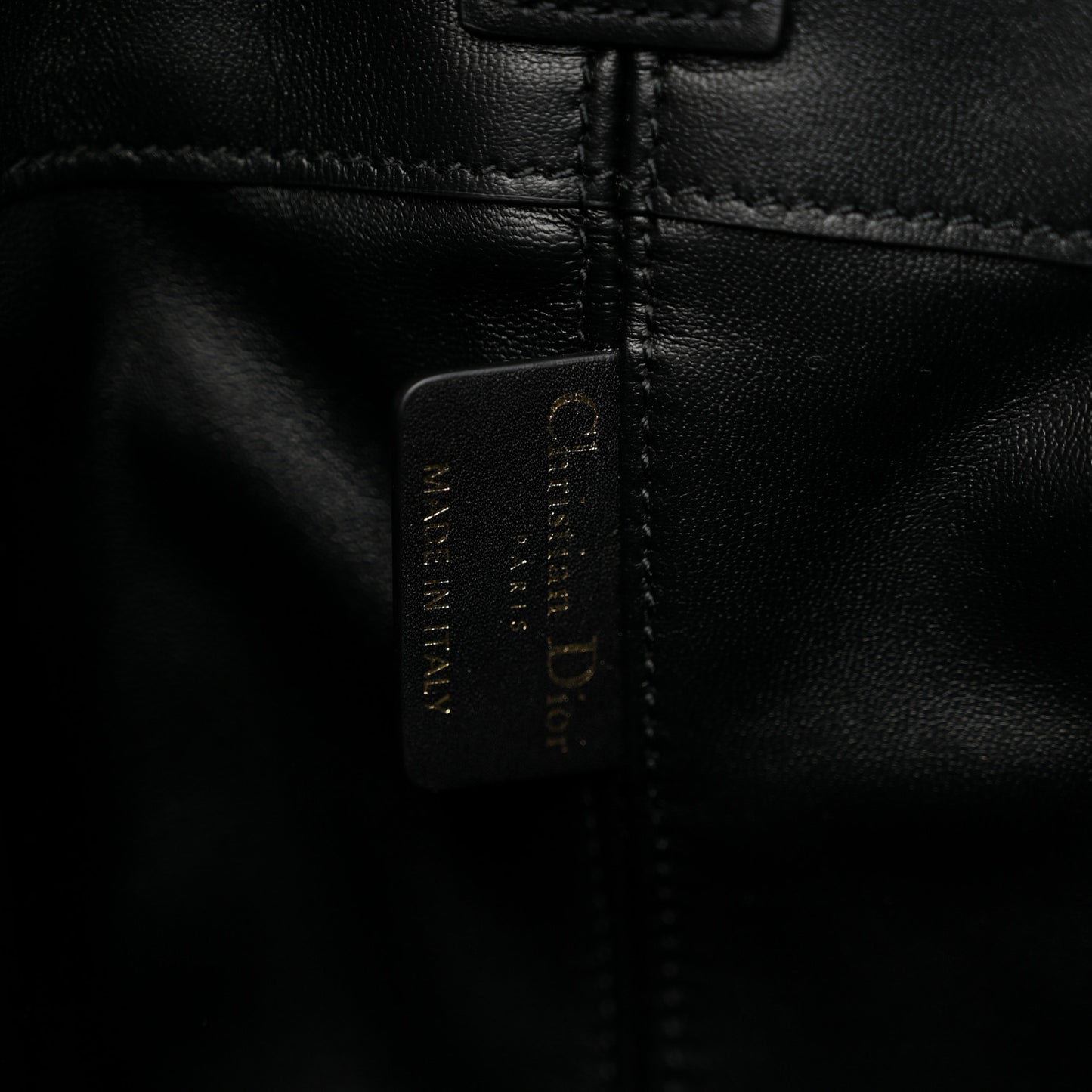 Calfskin Macrocannage Medium Toujours Black