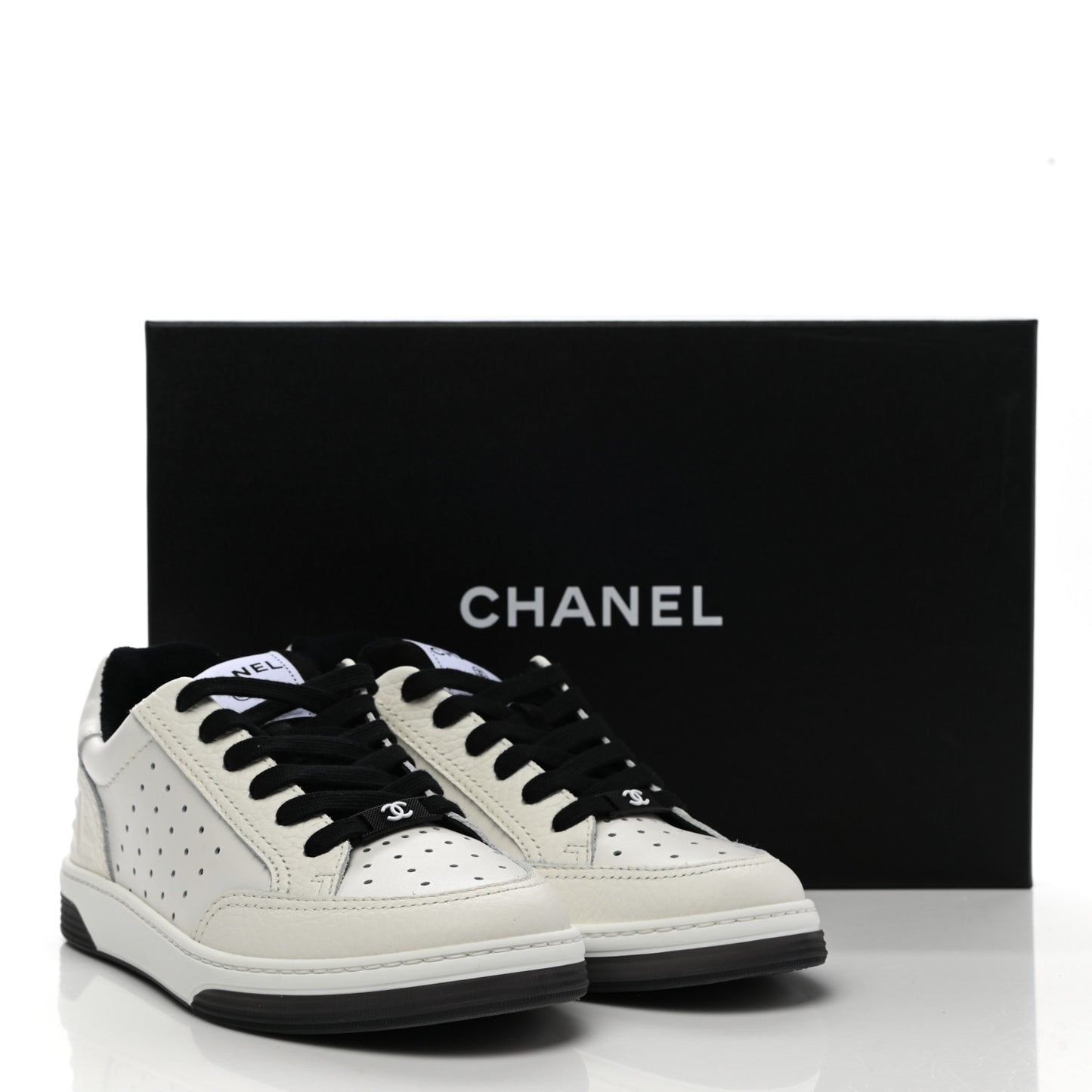 Grained Calfskin Fabric Womens Logo Sneakers 37 White Black