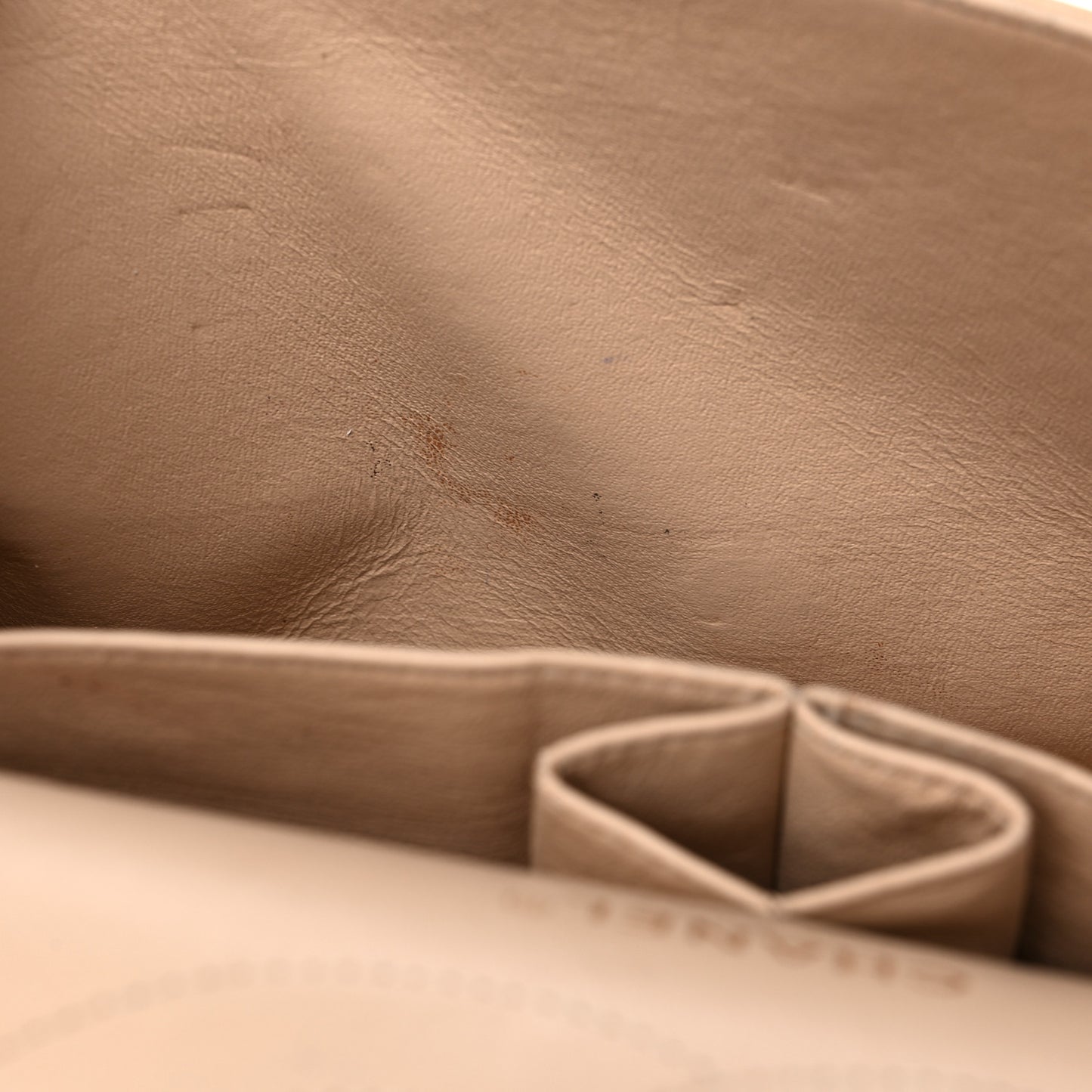 Caviar Quilted Jumbo Double Flap Beige Clair