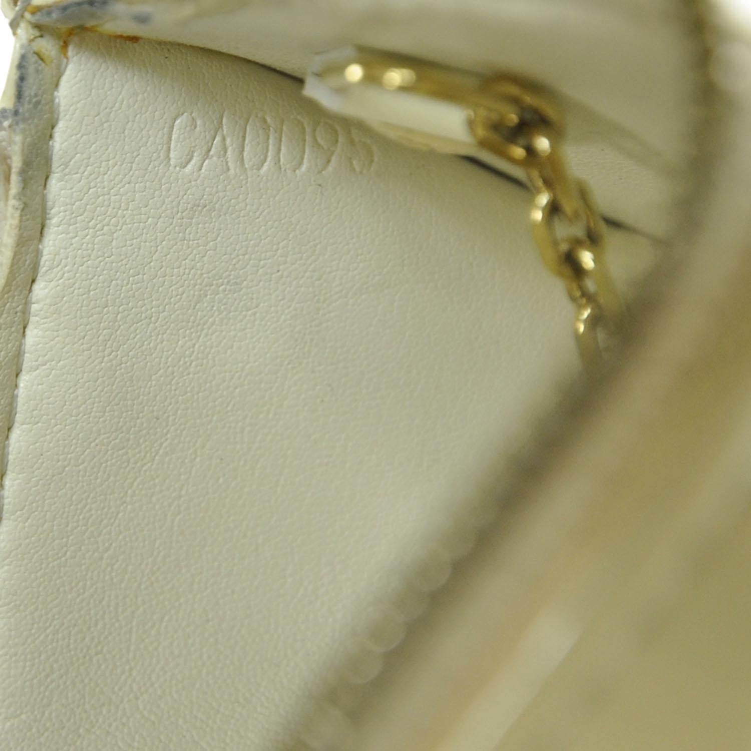 Louis Vuitton Vernis Key Pouch Perle 8 of 8