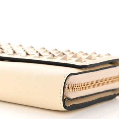 Valentino Garavani Vitello Rockstud Carry Secrets Continental Wallet On Chain Light Ivory 13 of 14
