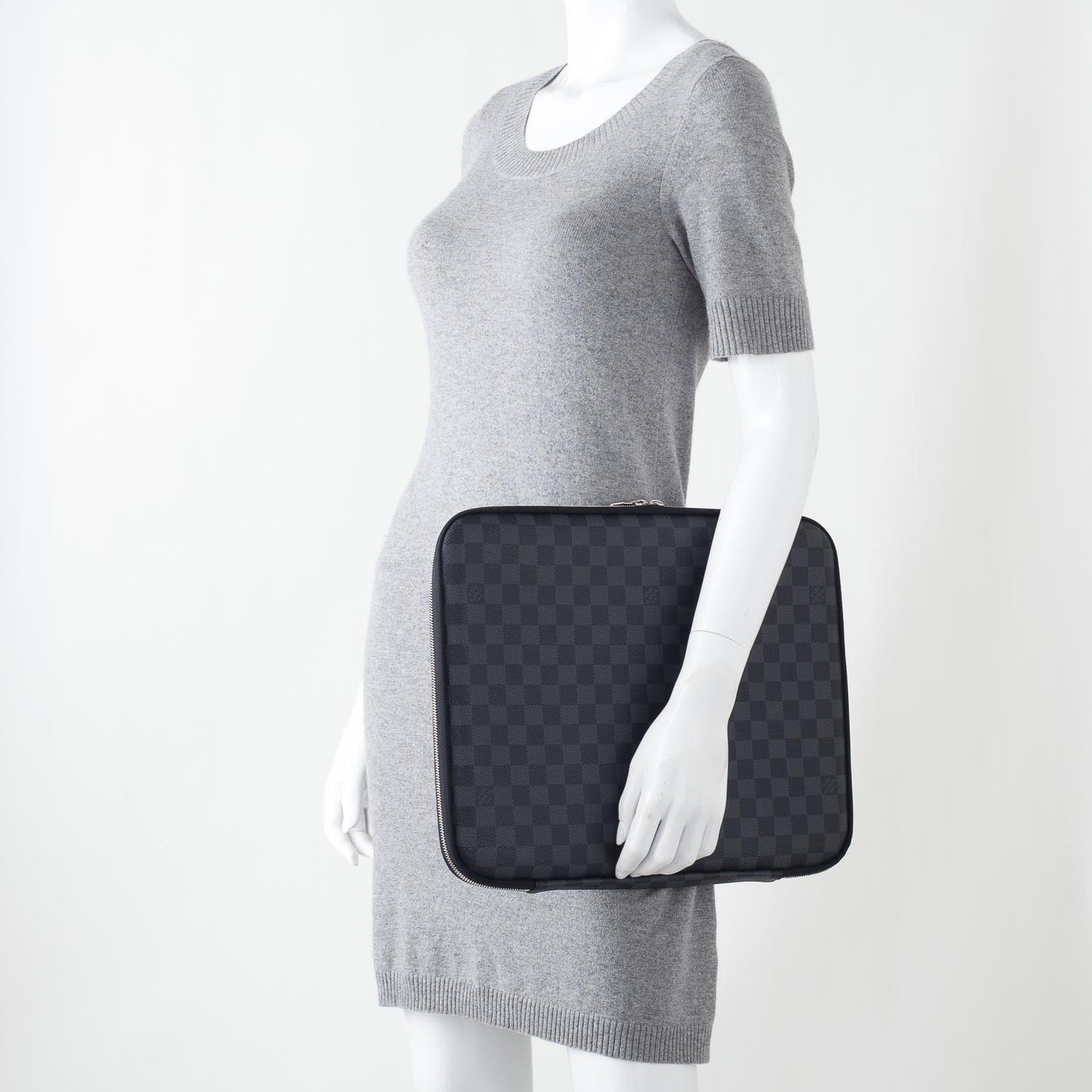 Damier Graphite 15 in Laptop Sleeve