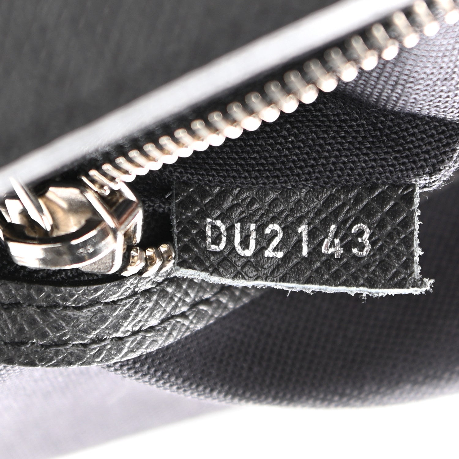 Louis Vuitton Taiga Roman MM Messenger Black 10 of 11