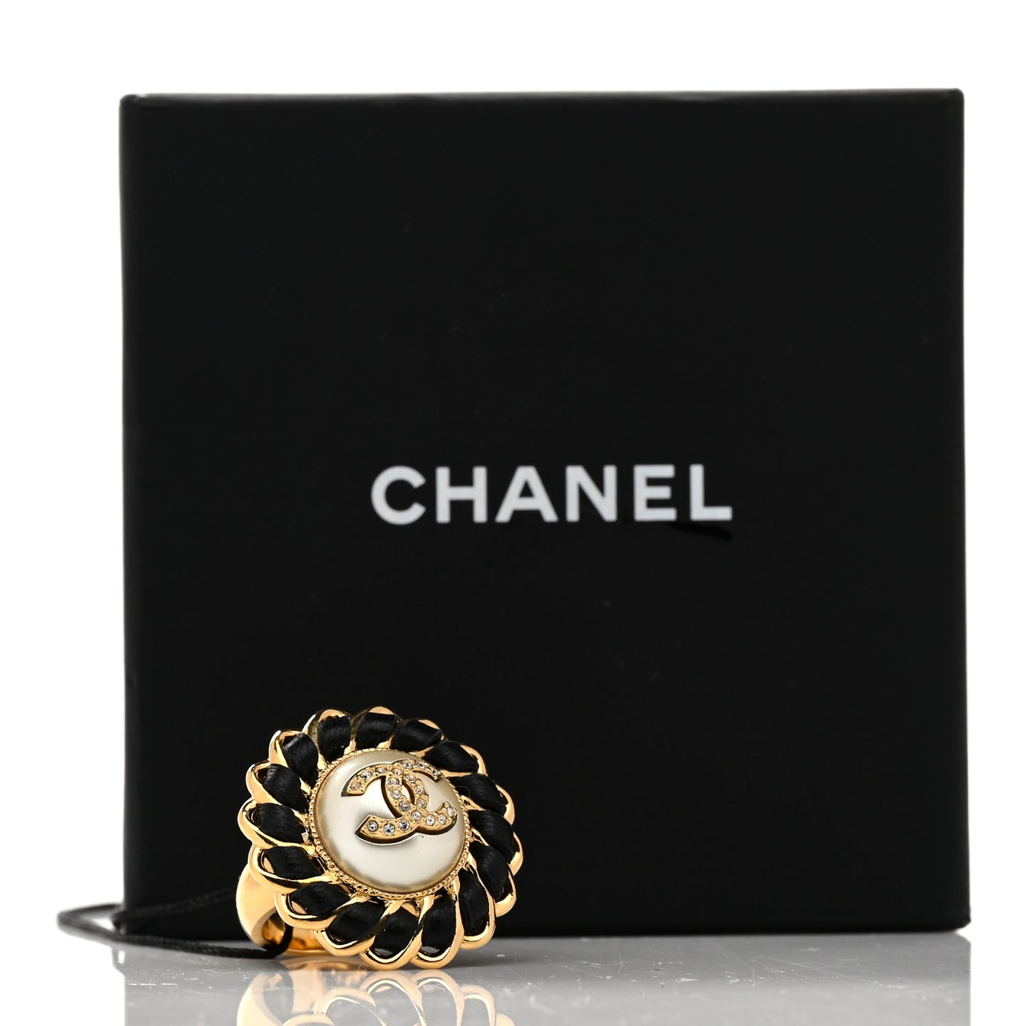 Crystal Pearl Lambskin CC Chain Ring 6.75 Gold