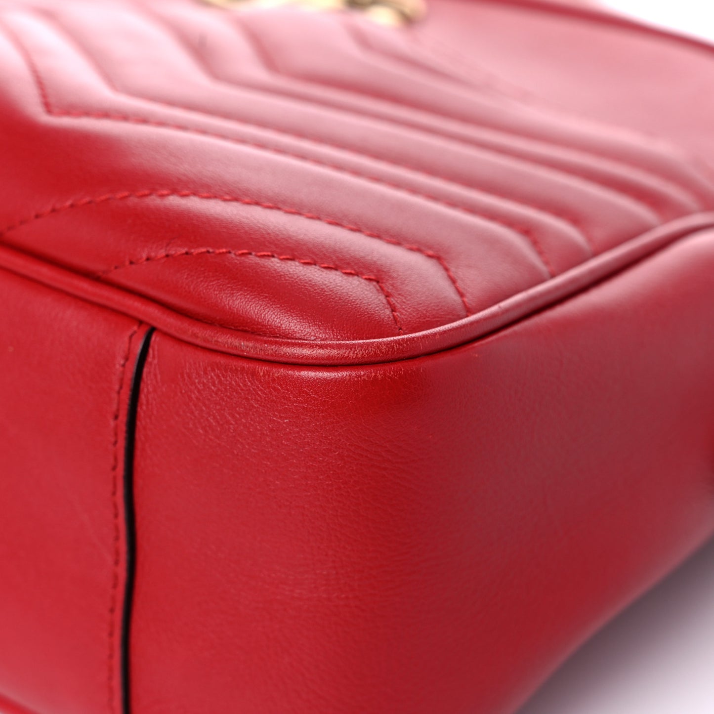 Calfskin Matelasse Medium GG Marmont Chain Shoulder Bag Hibiscus Red