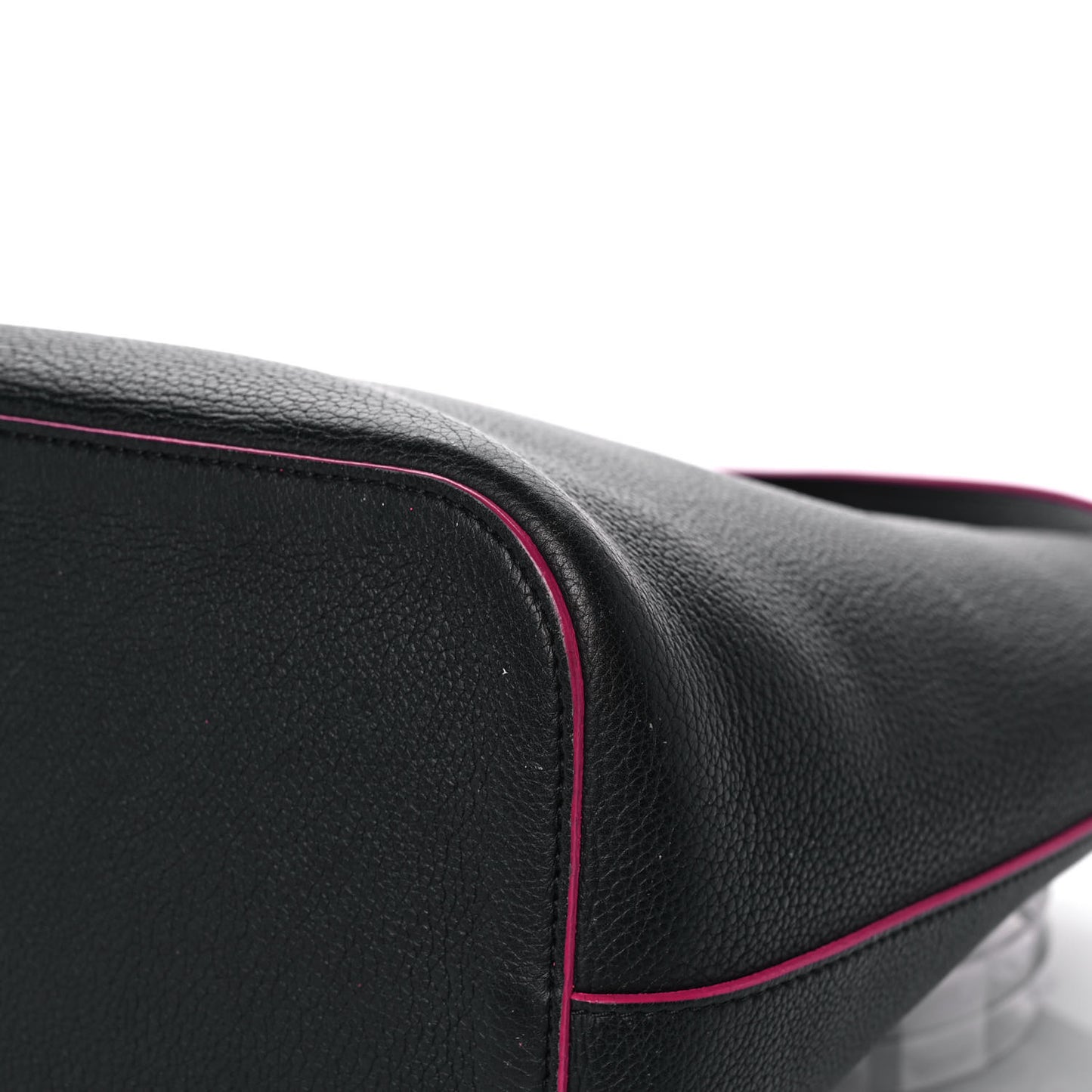 Calfskin Lockme Bucket Black