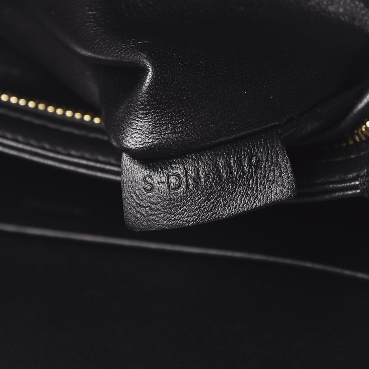 Shiny Calfskin Medium Triomphe Black