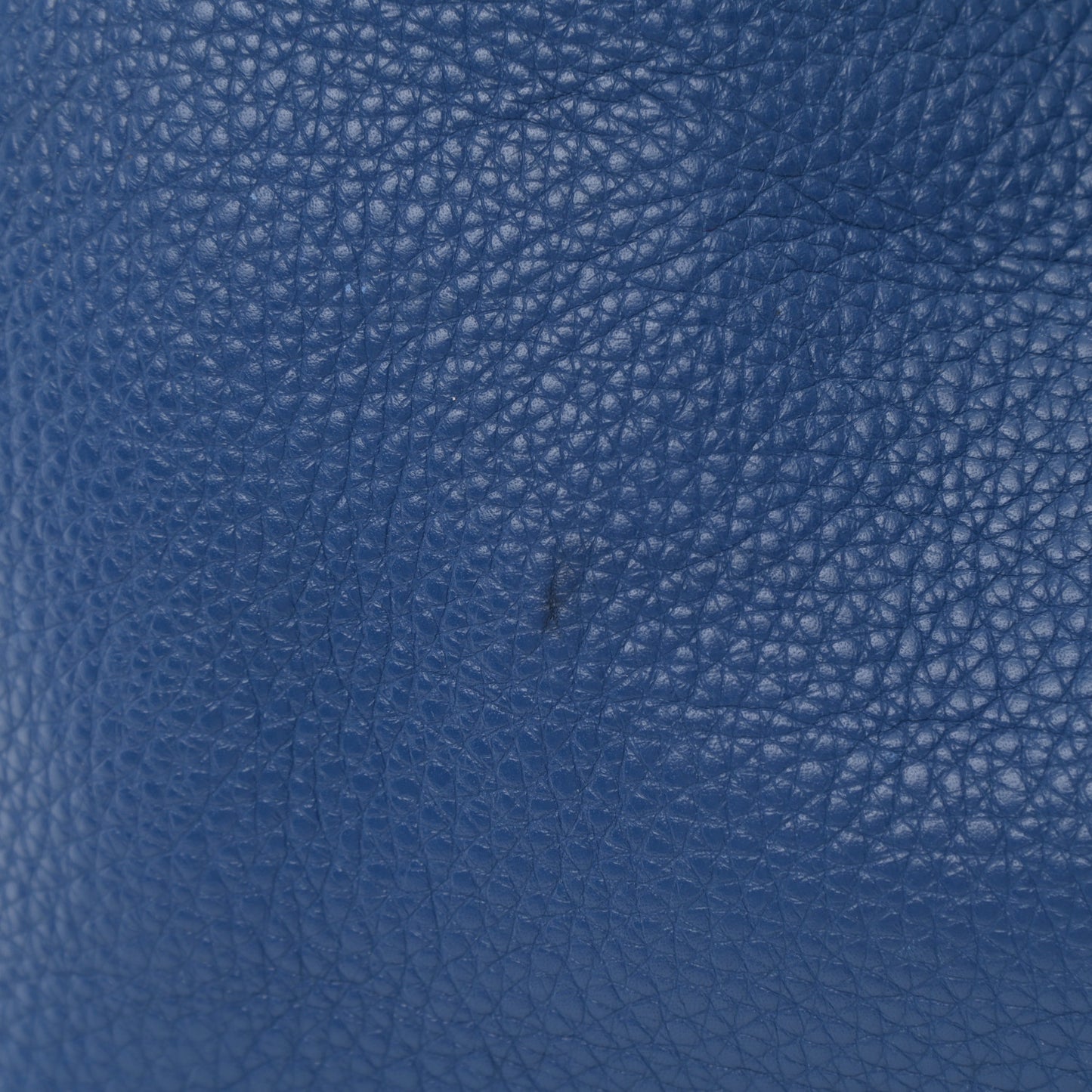 Pebbled Calfskin Medium Rockstud Tote Indaco