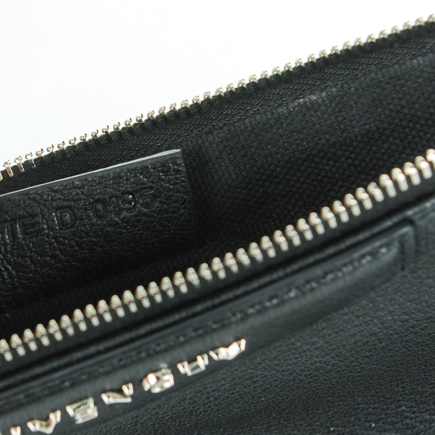 Sugar Goatskin Medium Antigona Pouch Black