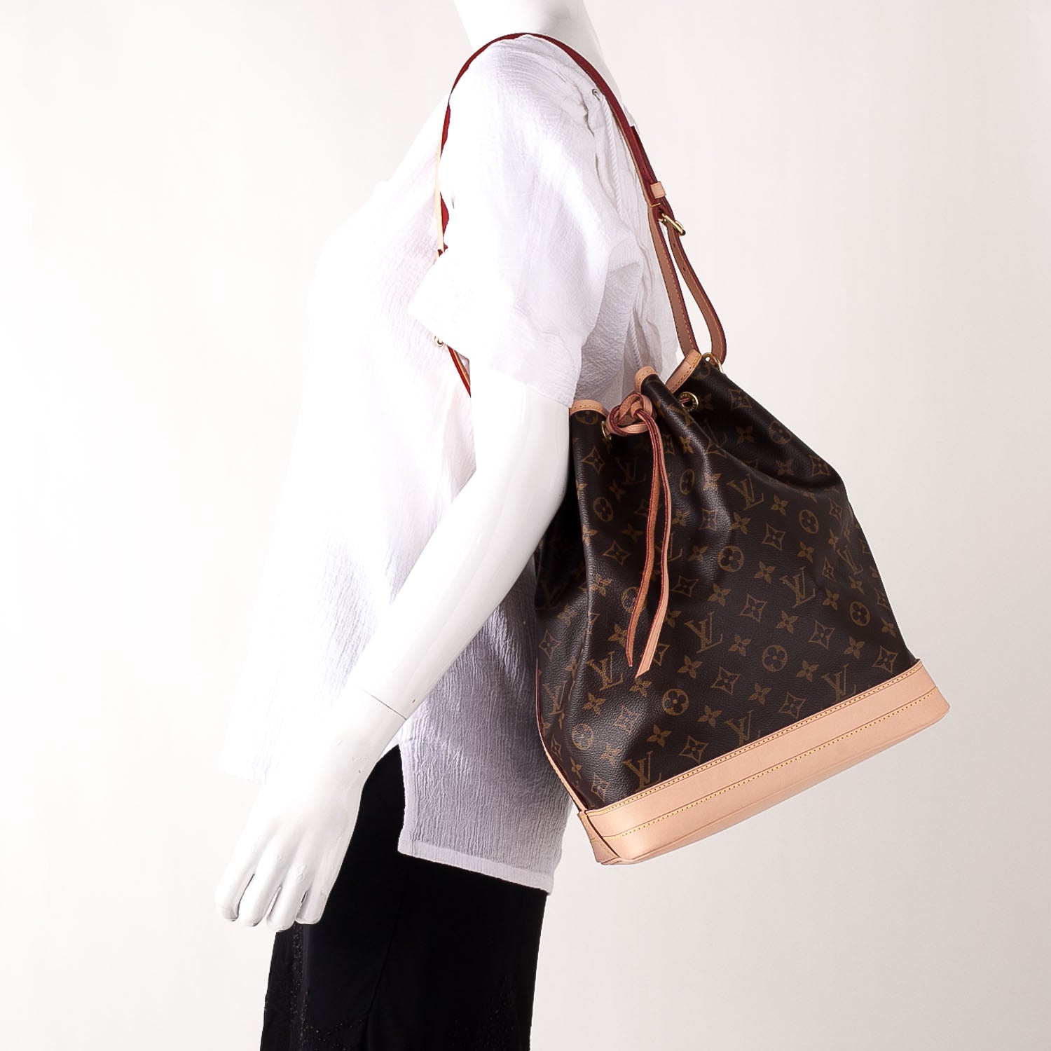 Louis Vuitton Monogram Large Noe 2 of 10