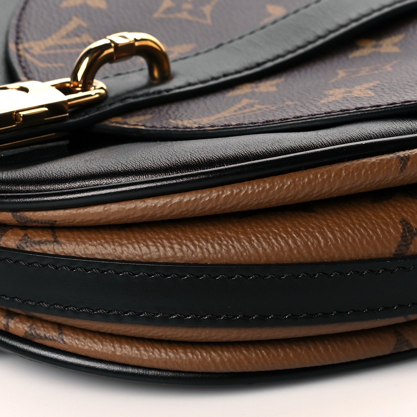 Reverse Monogram Chantilly Lock Black