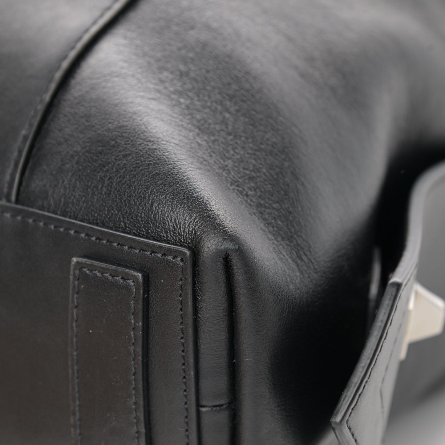 Smooth Calfskin Medium Soft Antigona Black