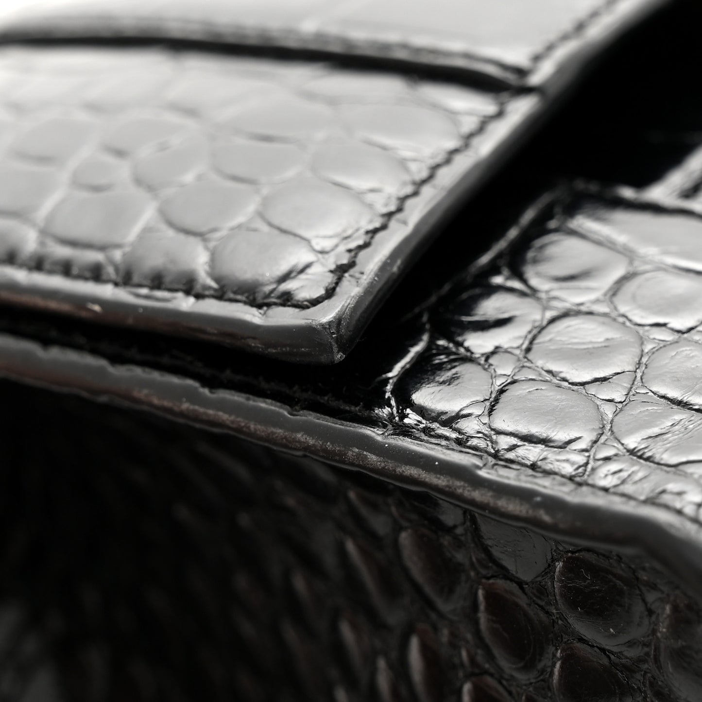 Shiny Calfskin Monochrome Crocodile Embossed Small Hourglass Top Handle Bag Black