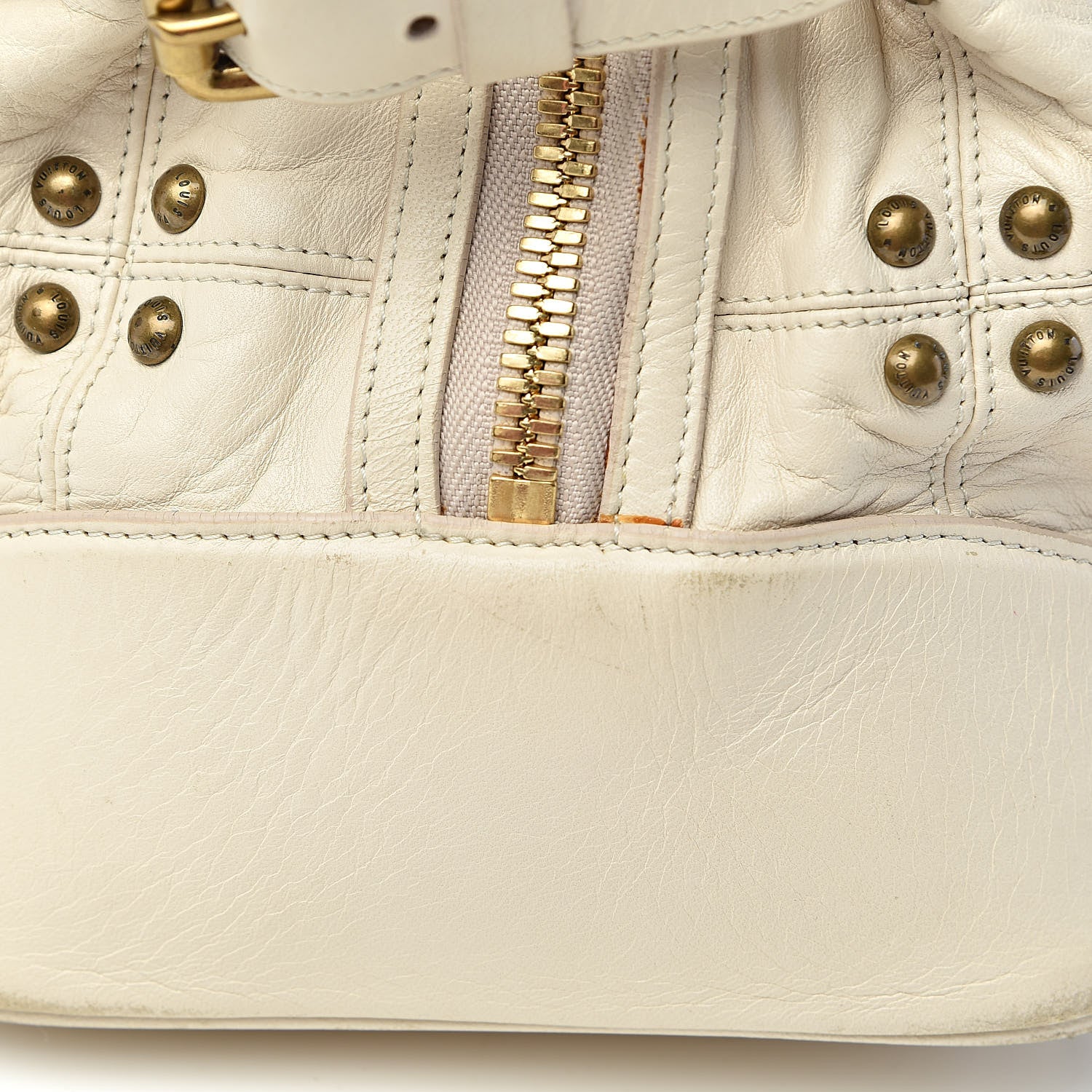 Louis Vuitton Lambskin Riveting White 25 of 28