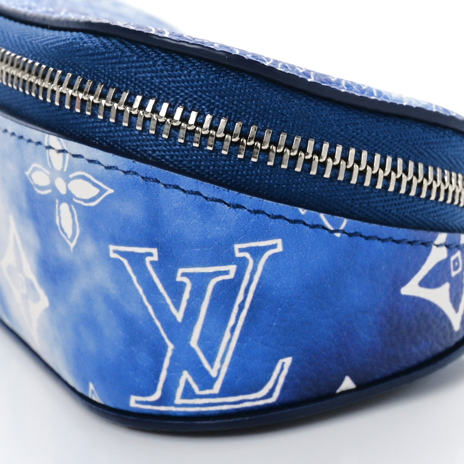 Louis Vuitton Cowhide Monogram Bandana Sunglasses Case GM Blue White 8 of 9