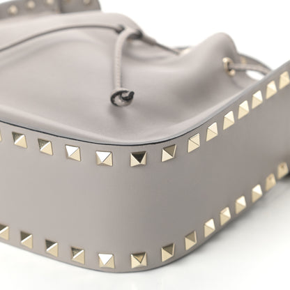 Valentino Garavani Vitello Rockstud Bucket Bag Perla 9 of 9