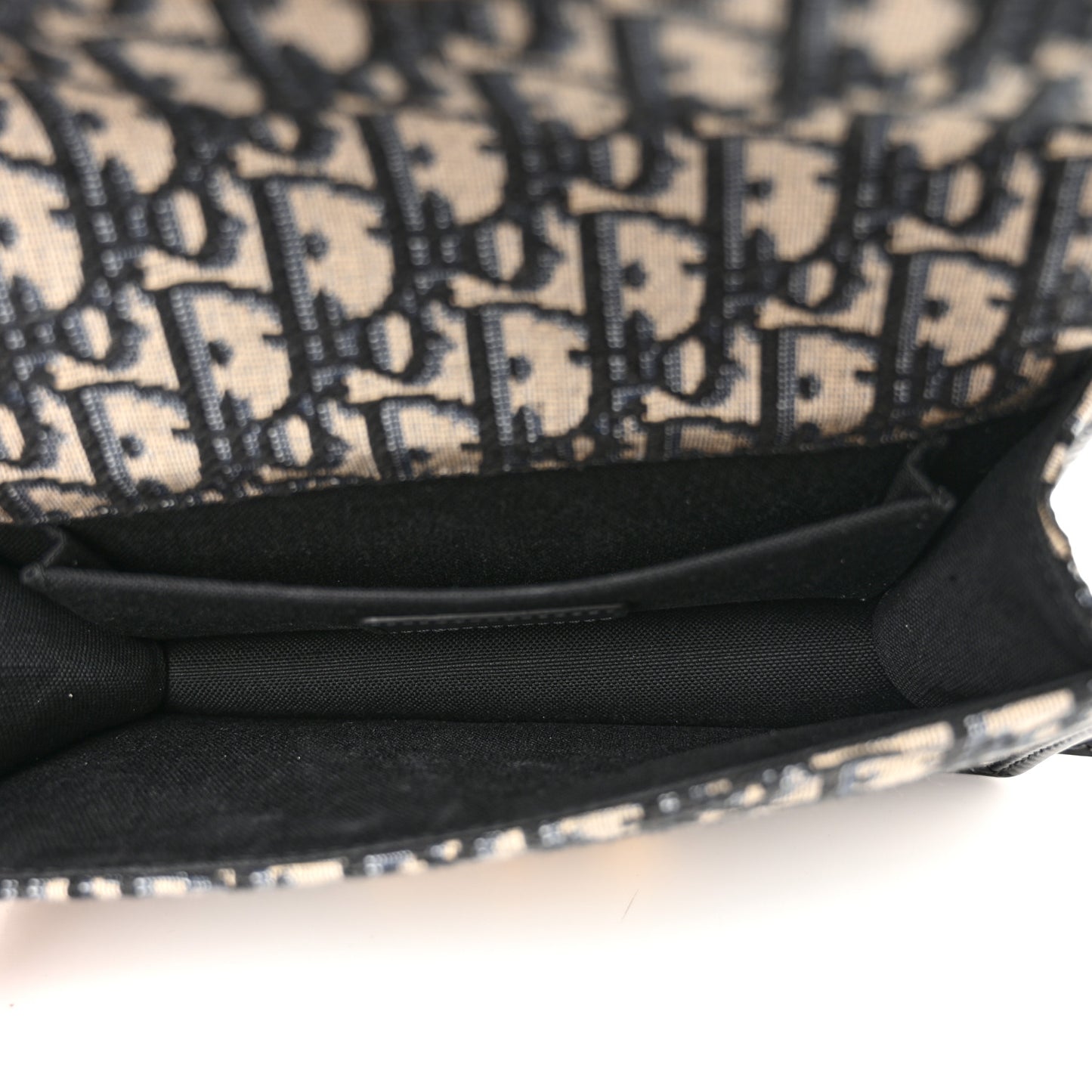 Oblique 30 Montaigne East West Chain Flap Bag Blue