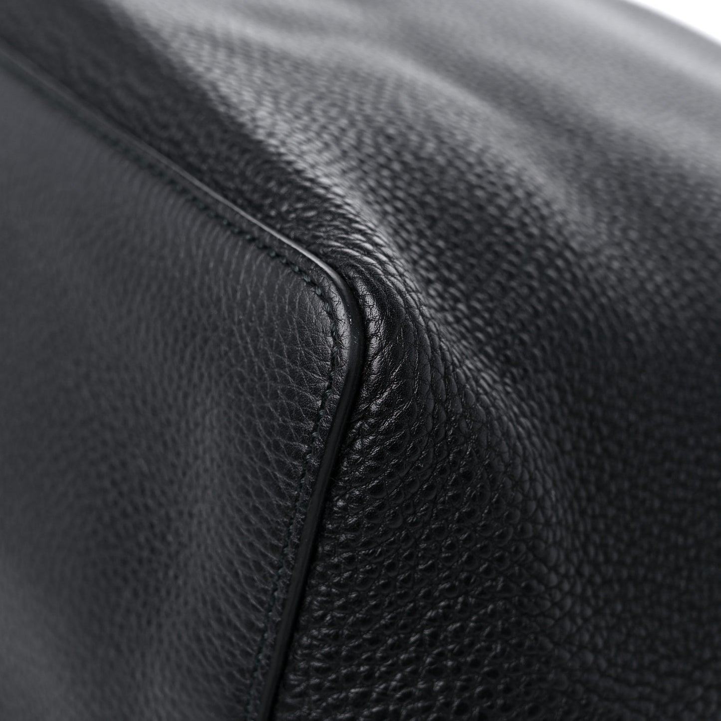 Pebbled Calfskin Large Soho Hobo Black