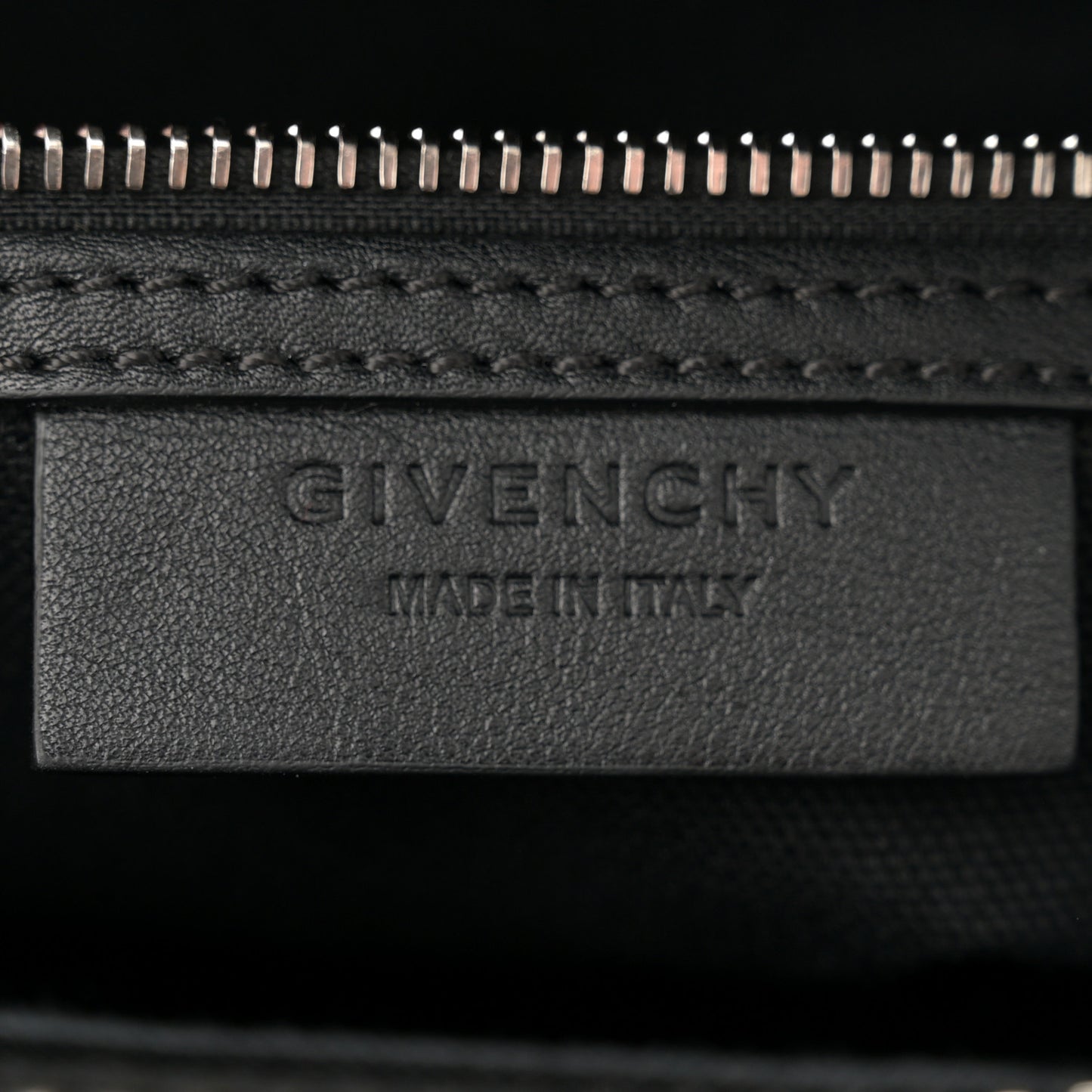 Calfskin Signature Logo Small Antigona Black