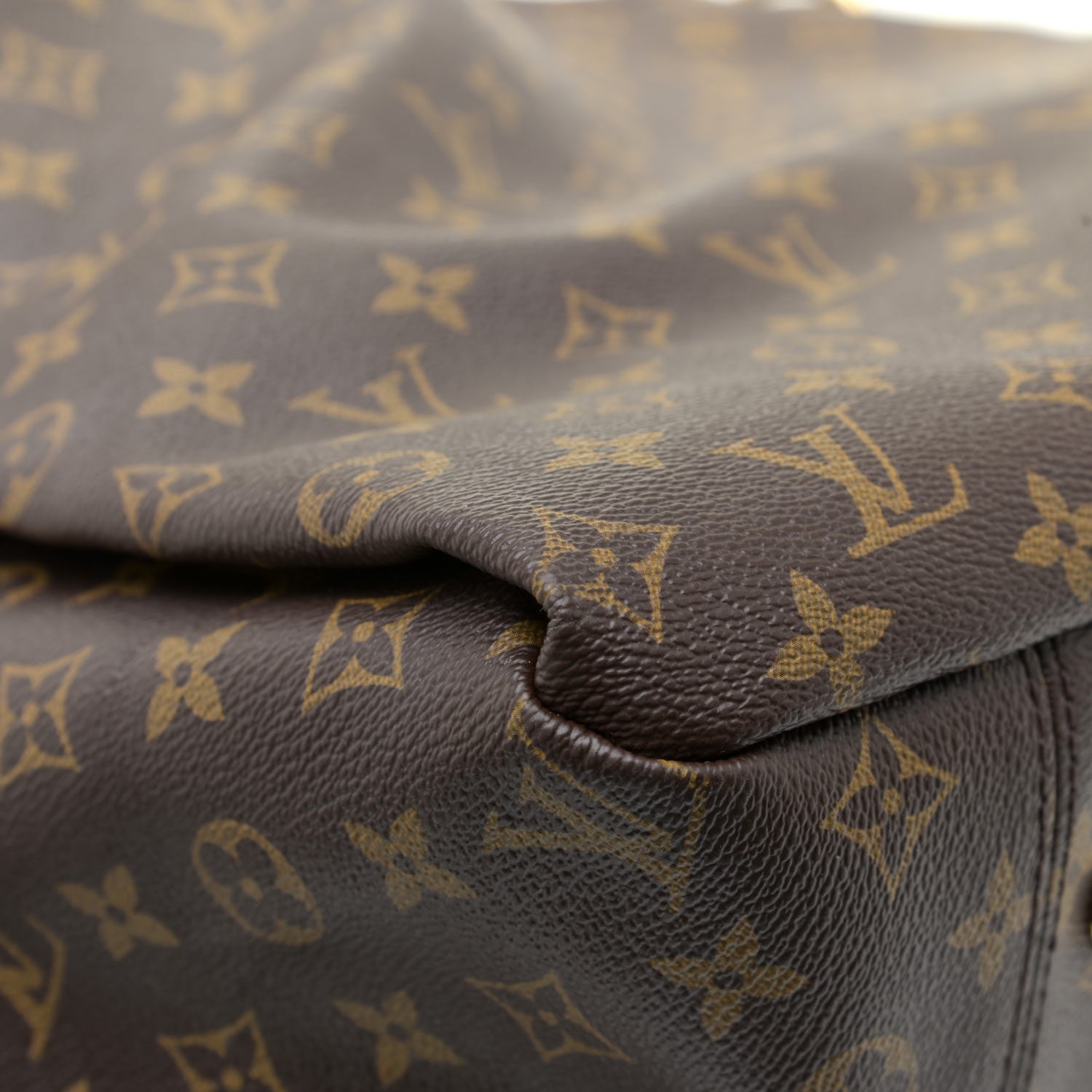 Louis Vuitton Monogram Artsy MM 7 of 16