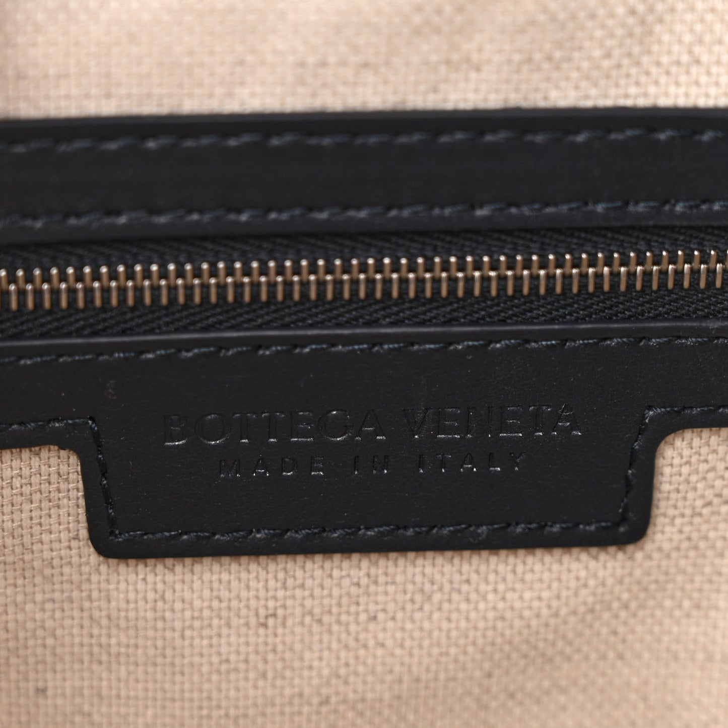 Borsa Intrecciato Shoulder Bag Space