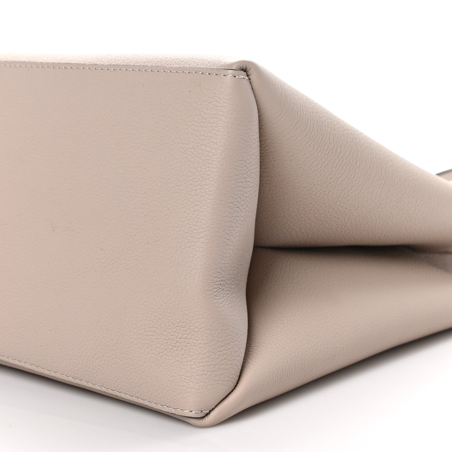 Grained Calfskin Lockme Shopper Greige