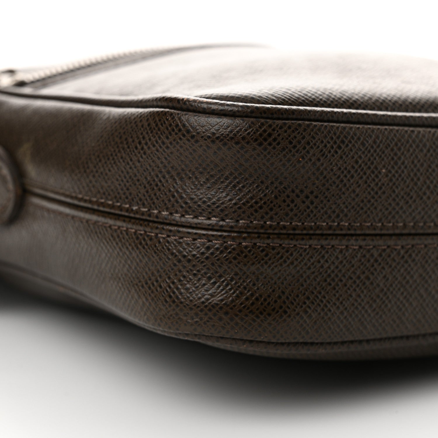 Louis Vuitton Taiga Dimitri Grizzli 9 of 13