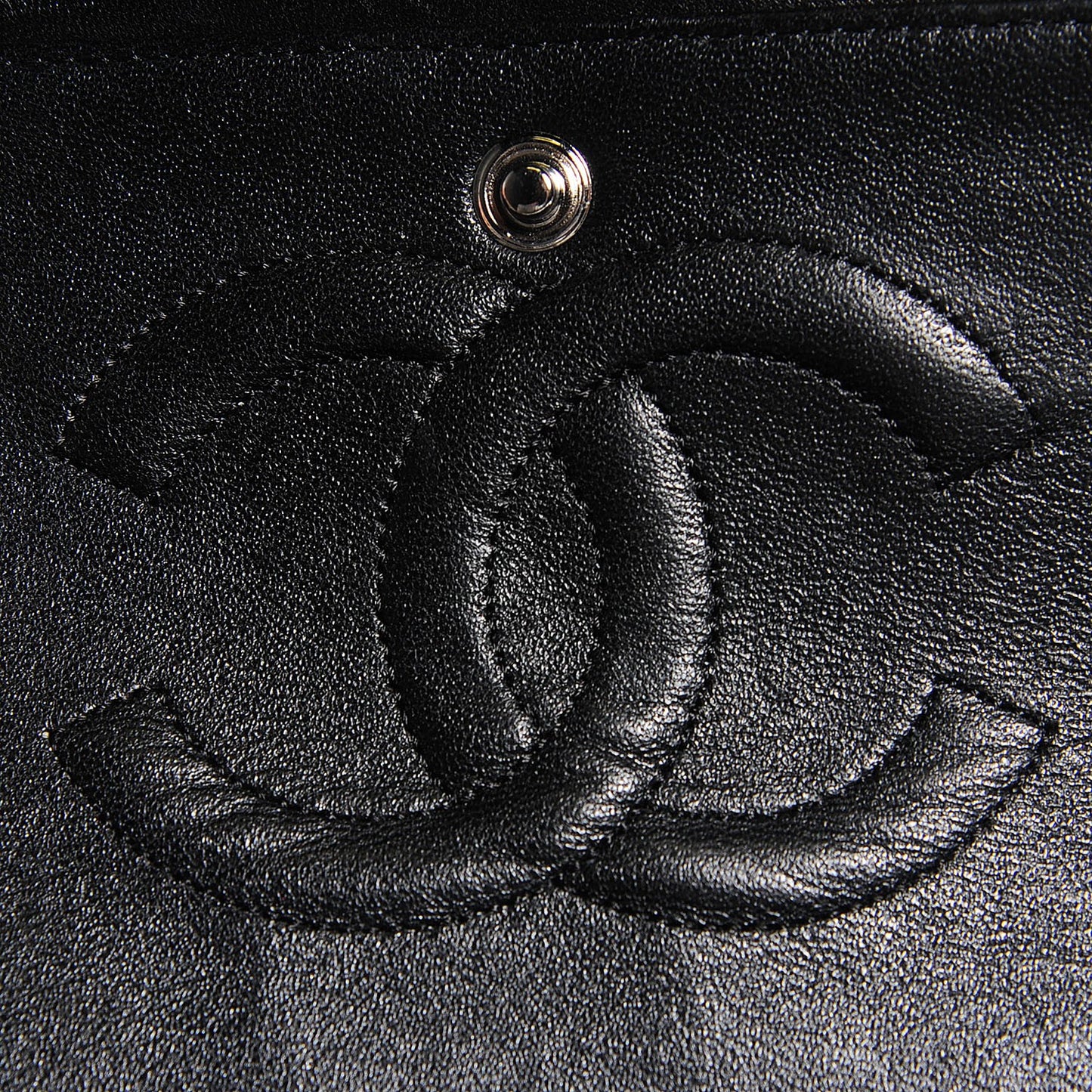 Lambskin Perforated Medium Double Flap Black