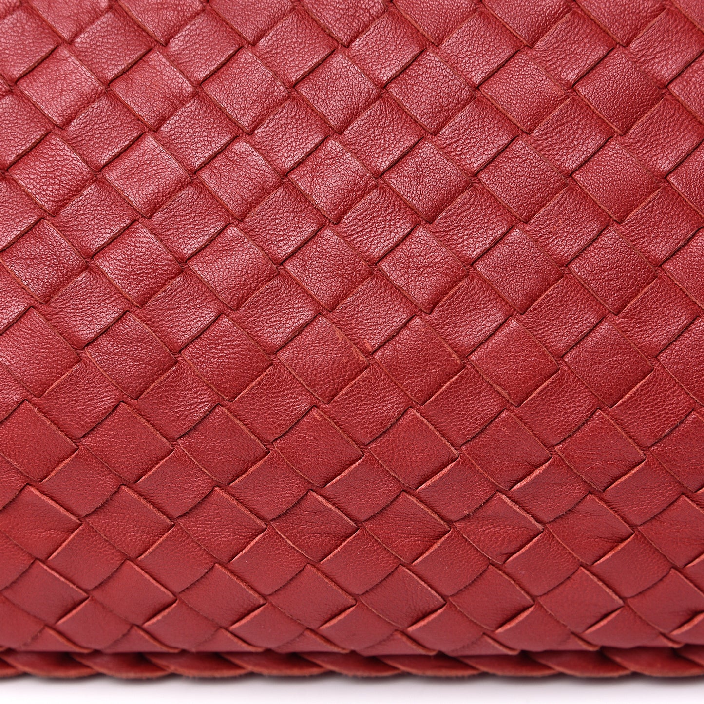 Nappa Intrecciato Medium Veneta Hobo Fraise