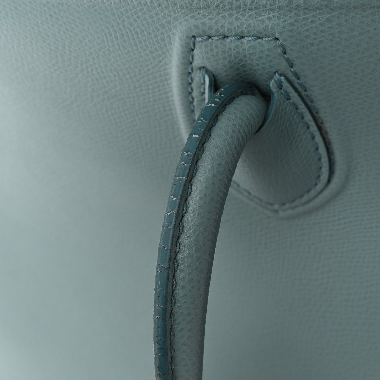 Baby Grained Calfskin Medium Phantom Luggage Glacier
