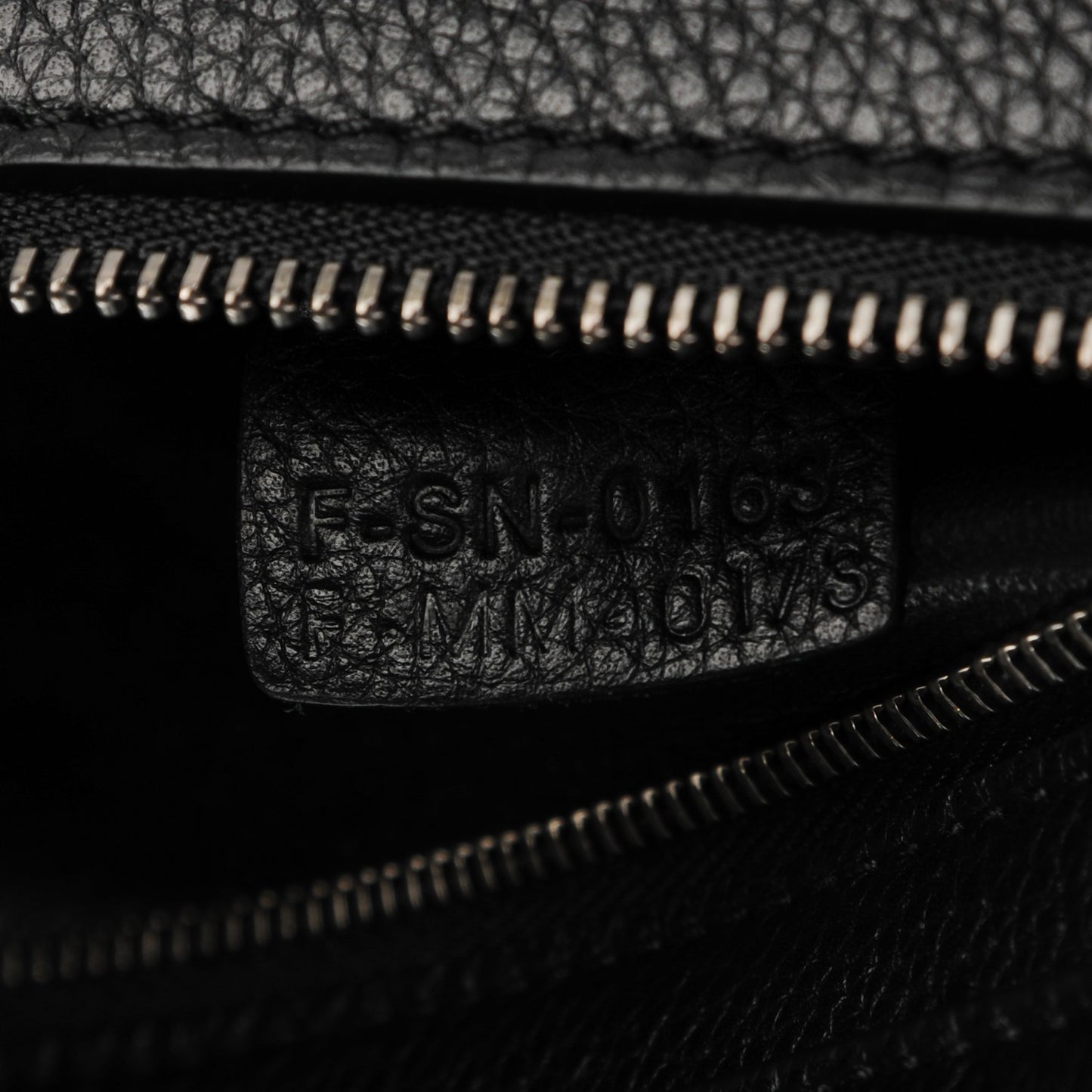 Drummed Calfskin Suede Large Trapeze Black