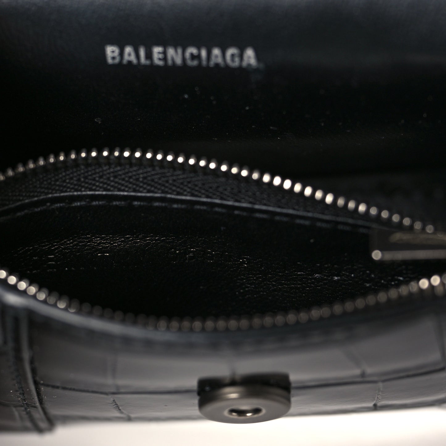 Shiny Calfskin Monochrome Crocodile Embossed Hourglass Chain Cardholder Black