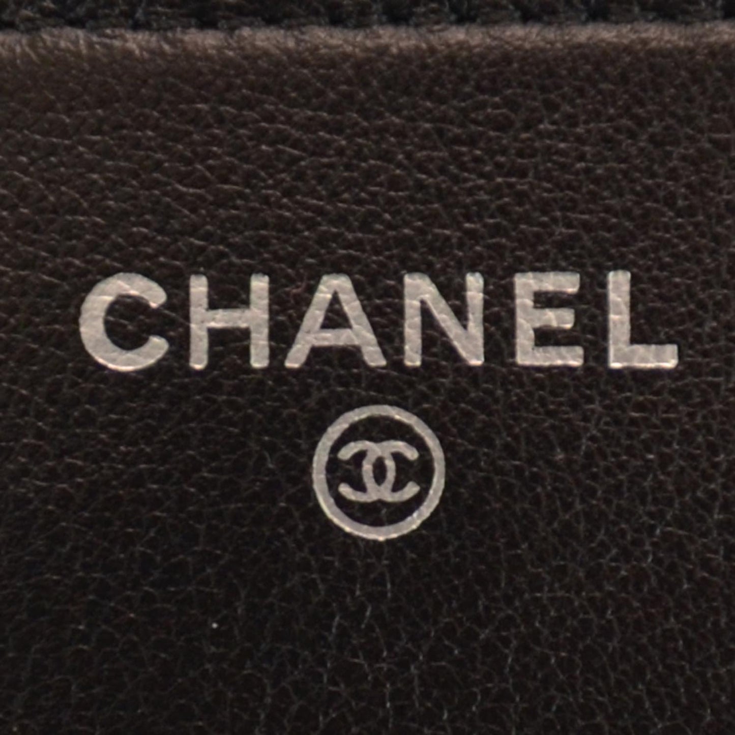 Patent Quilted Wallet On Chain WOC Black