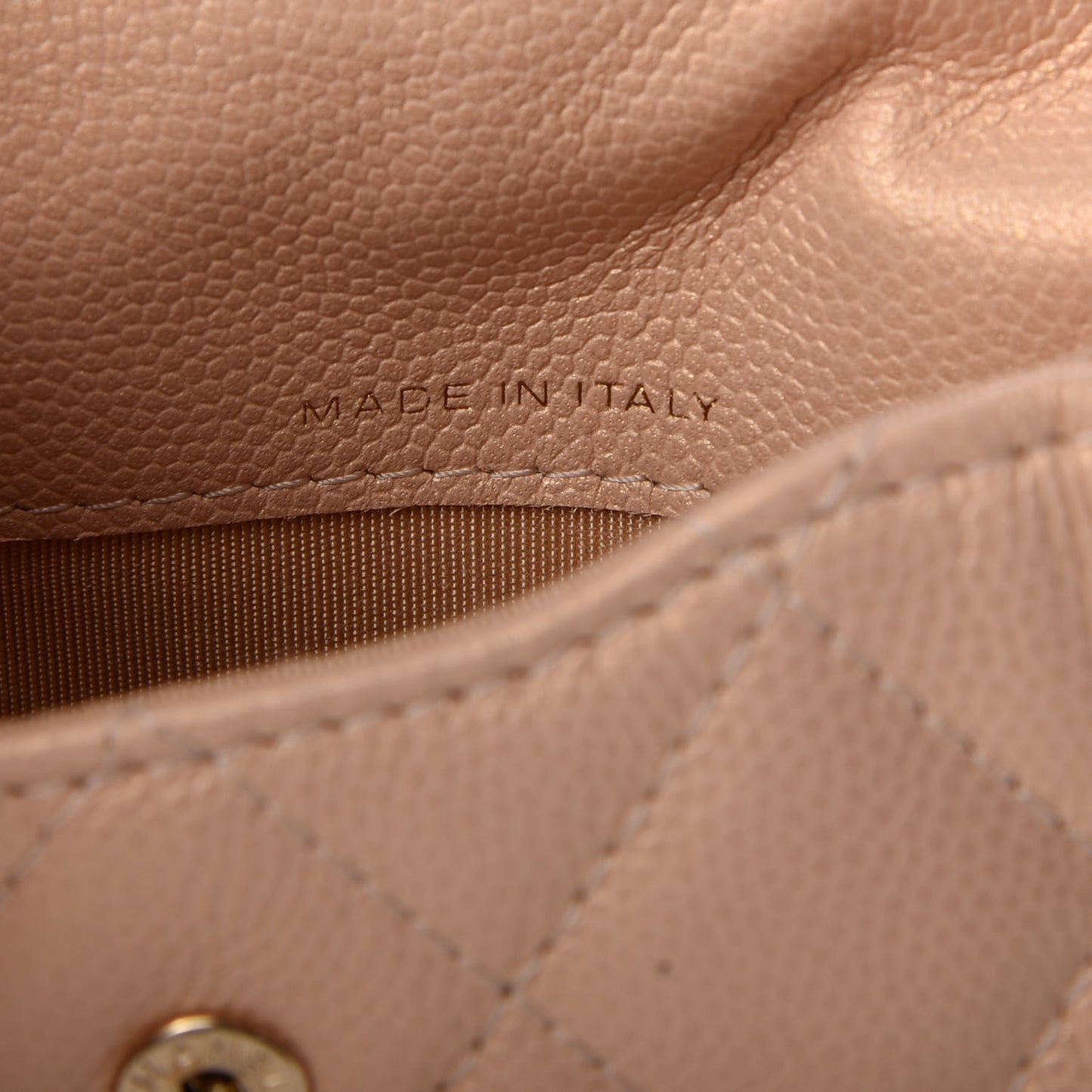 Iridescent Caviar Quilted Coin Purse With Chain Beige