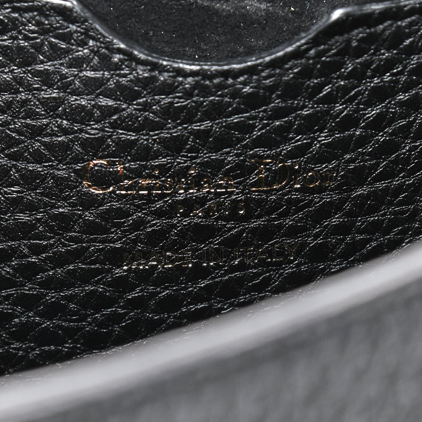 Grained Calfskin Large Bobby Flap Black