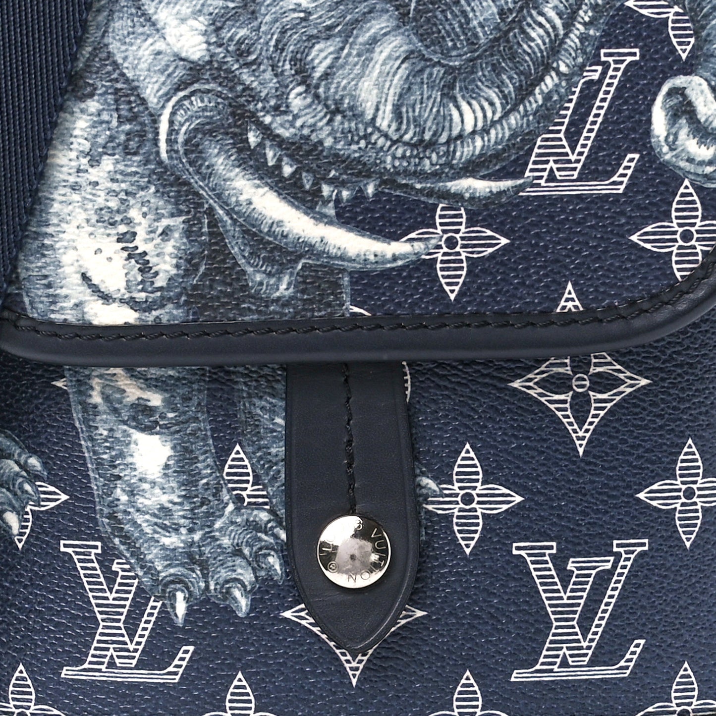 Savane Monogram Elephant Chapman Messenger BB Encre