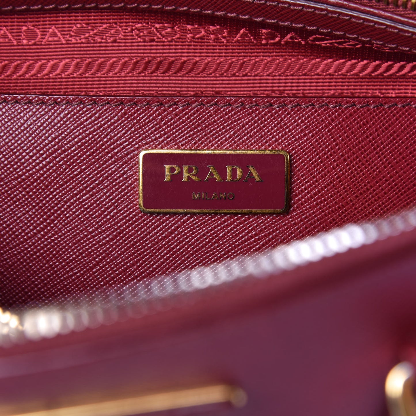 Saffiano Lux Medium Promenade Tote Cherry