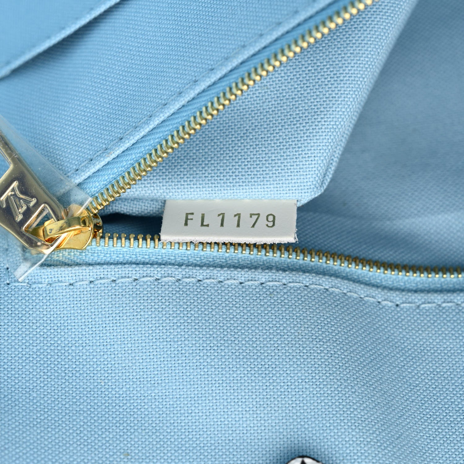 Louis Vuitton Monogram Giant Hawaii Onthego Blue 7 of 12