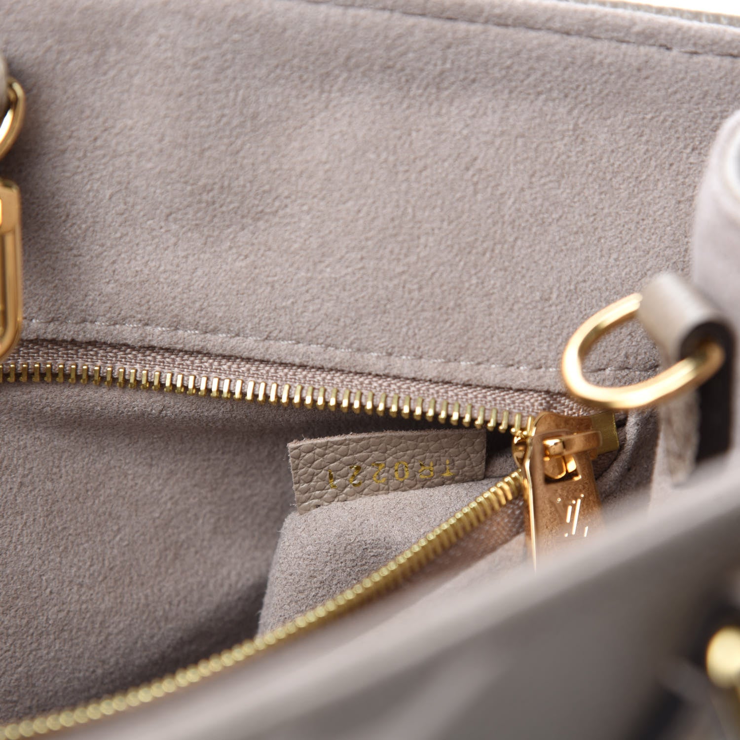 Louis Vuitton Empreinte Monogram Giant Onthego PM Tourterelle Creme 9 of 10