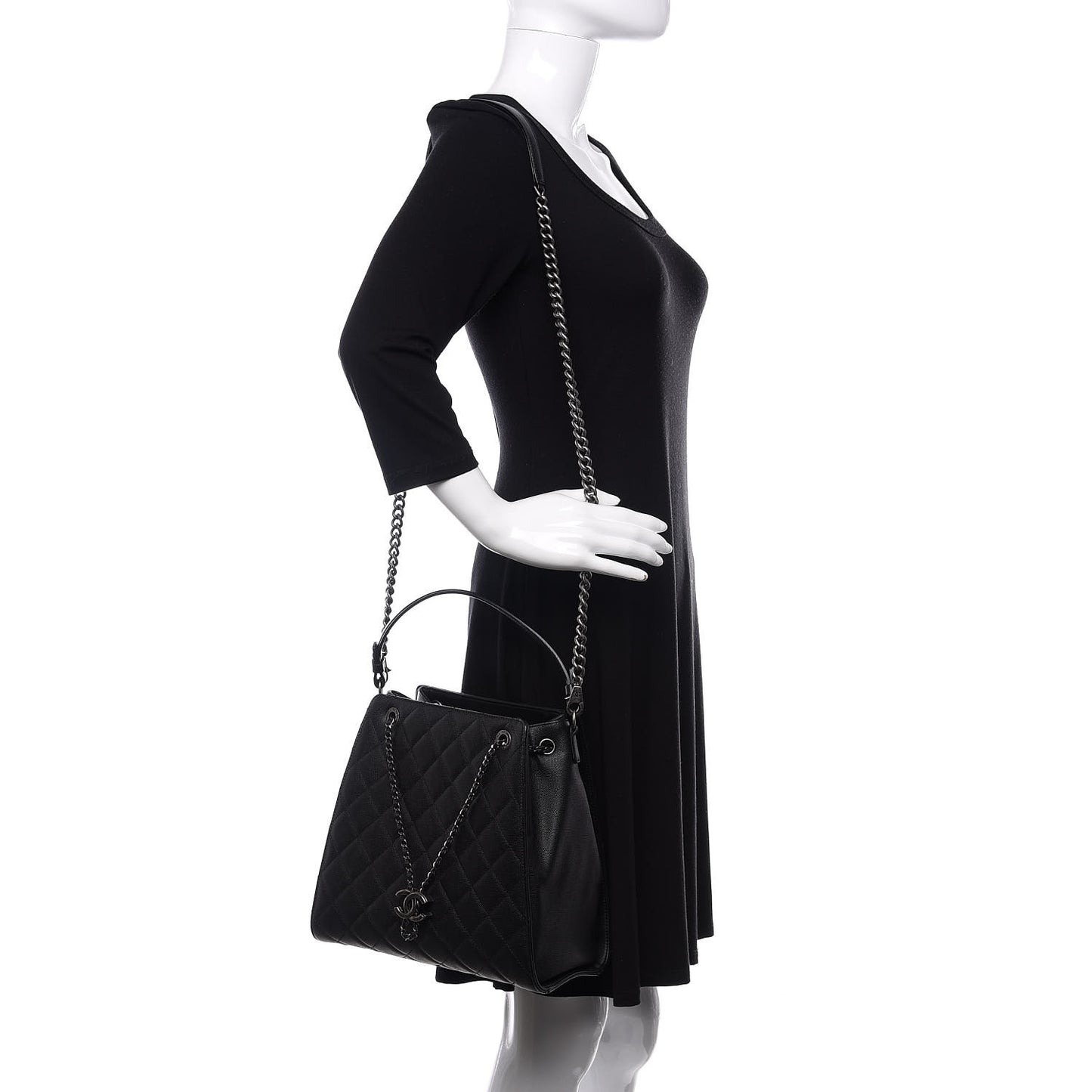 Caviar Quilted Medium CC Bucket Bag Black