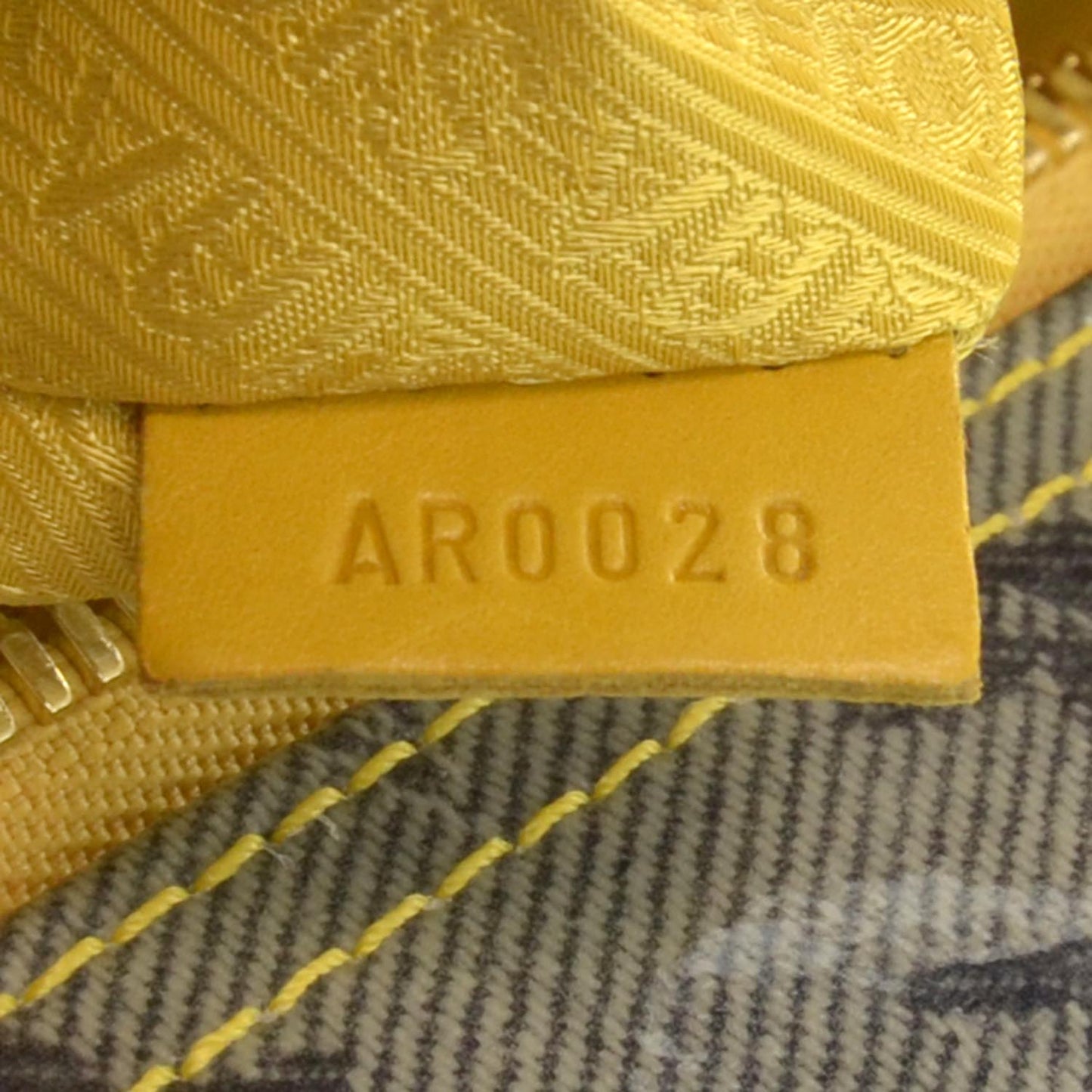 Monogram Pulp Defile Weekender GM Yellow