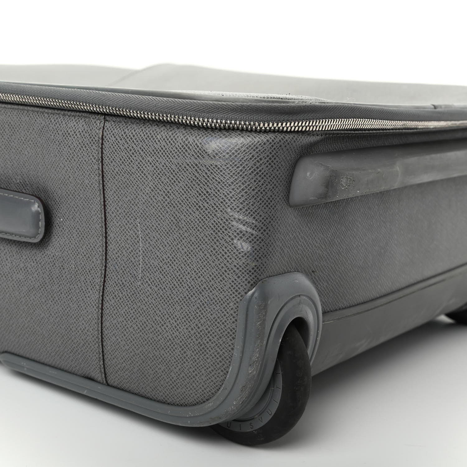 Louis Vuitton Taiga Pegase 55 Glacier 6 of 10