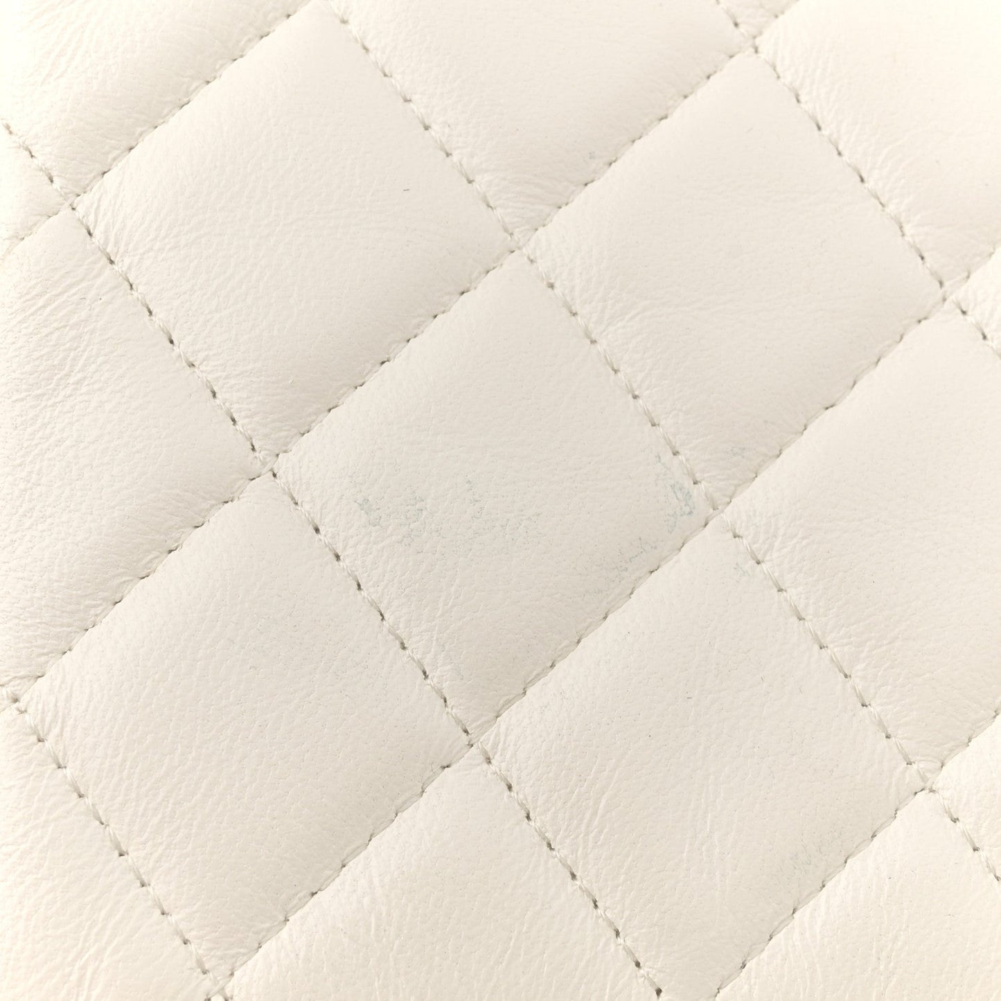 Shiny Crumpled Lambskin Quilted Trendy Chain Around Hobo White